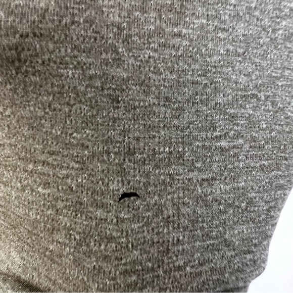 Vuori Men’s Pocket Long Sleeve Tee Shirt Grey Sage Medium Active Sporty Athletic - Picture 6 of 6